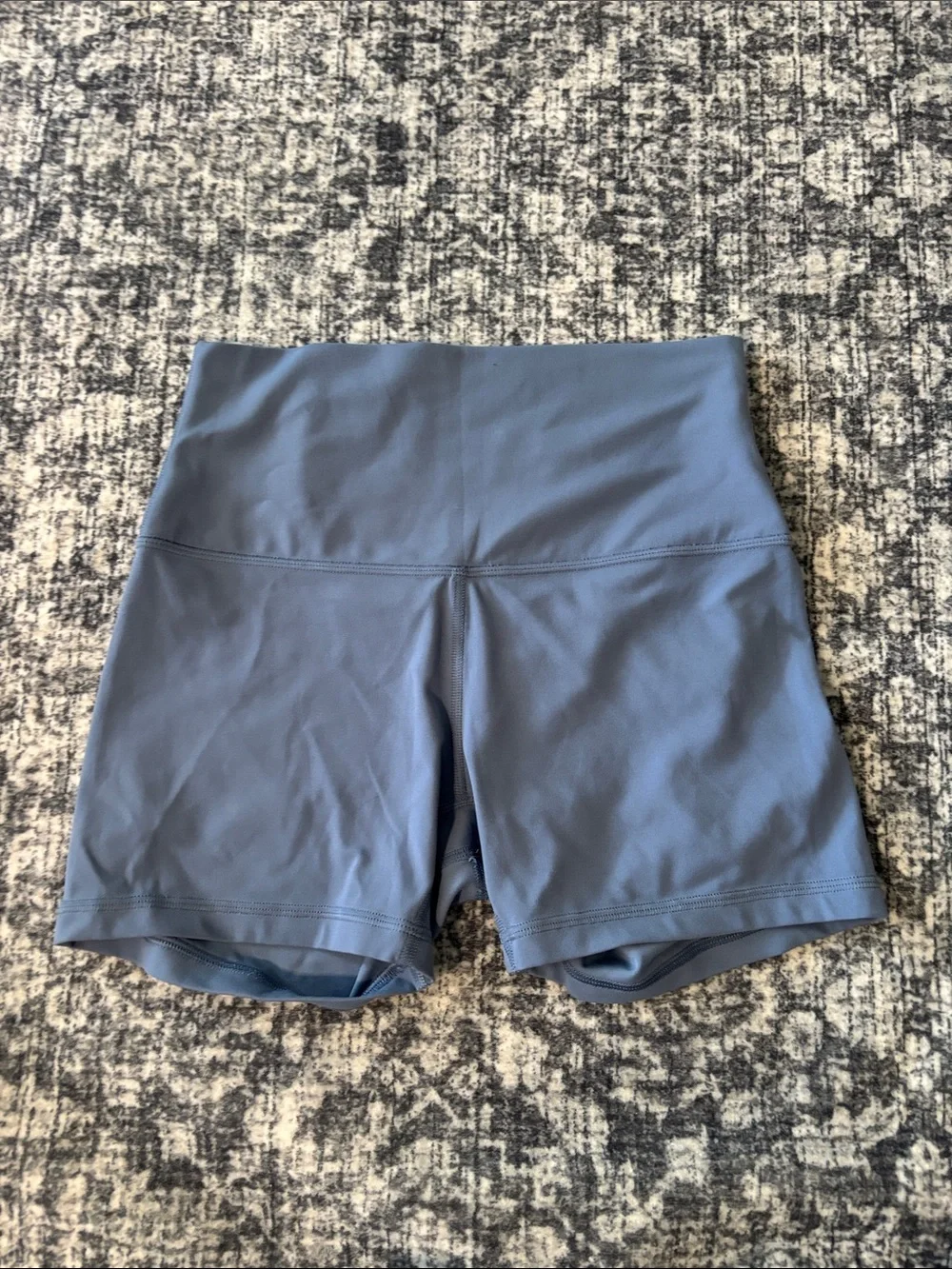 Lululemon Women’s Align Short 4” - size 6 - washed denim
